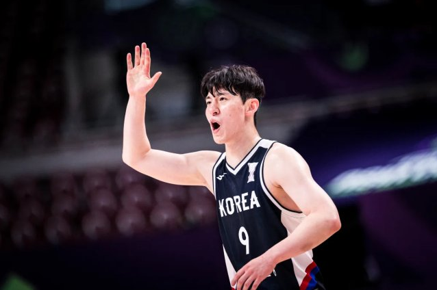 UbNq, 在八强战对, 中国男篮大